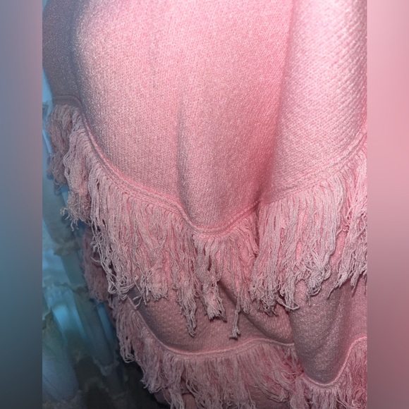 Peach love, one sleeve shoulder, pink sweater with fluff design size large - Picture 11 of 14